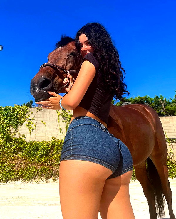 vanessa.rhd instagram image archive image