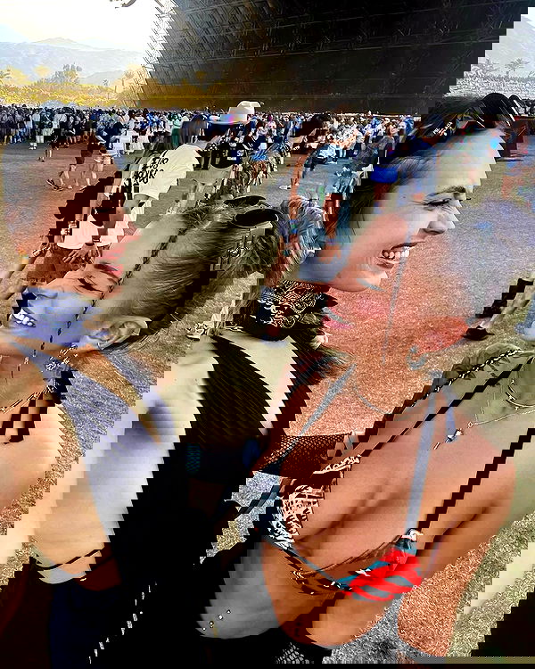 itshayleydavies itshayleydavies archive image