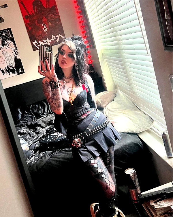yeahimcaroline instagram image archive image
