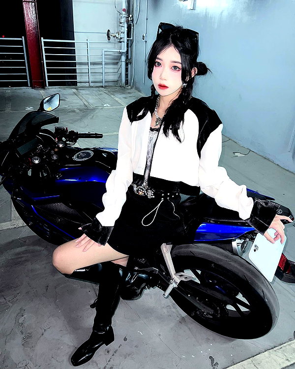 nixqq.425_ instagram image archive image