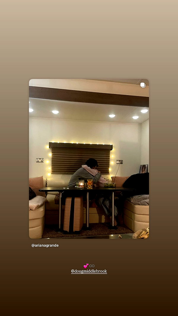 arianagrande instagram image archive image