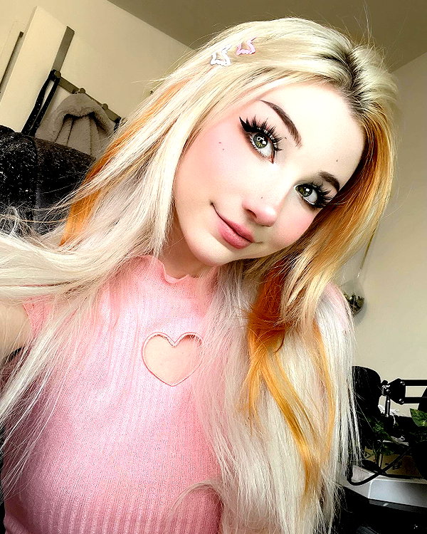 danielle.mercedie instagram image archive image