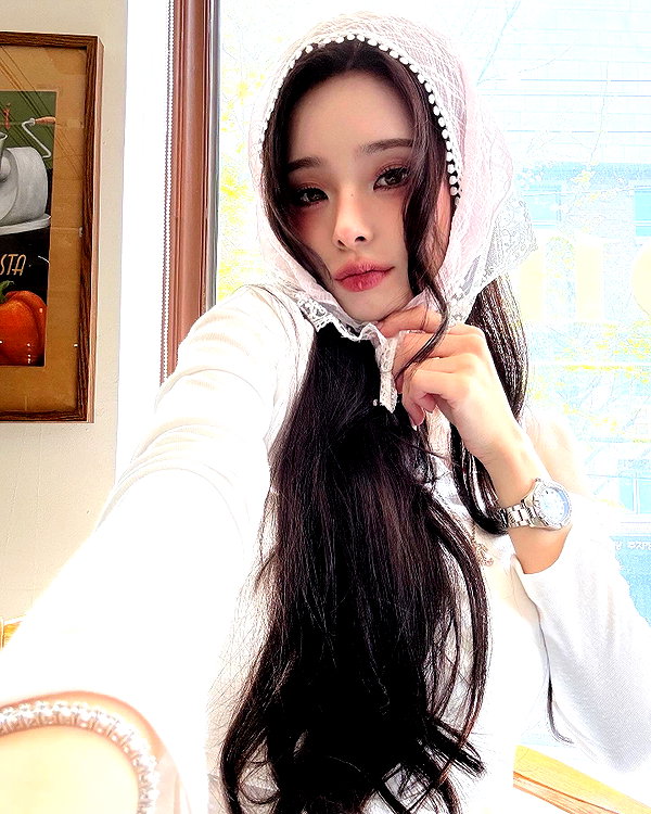 dear.zia instagram image archive image