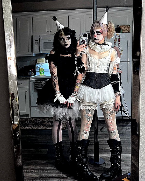yeahimcaroline instagram image archive image