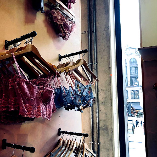 leni.bahr instagram image archive image