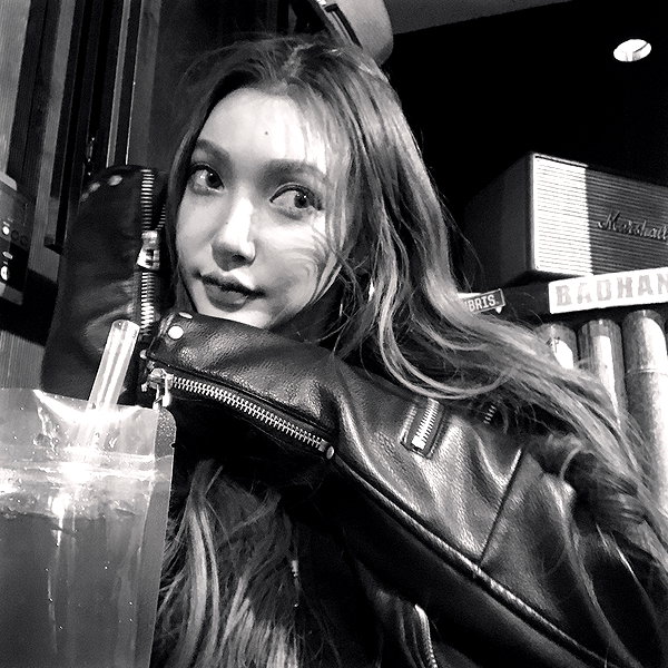 Archived image from @heroineseen on Instagram