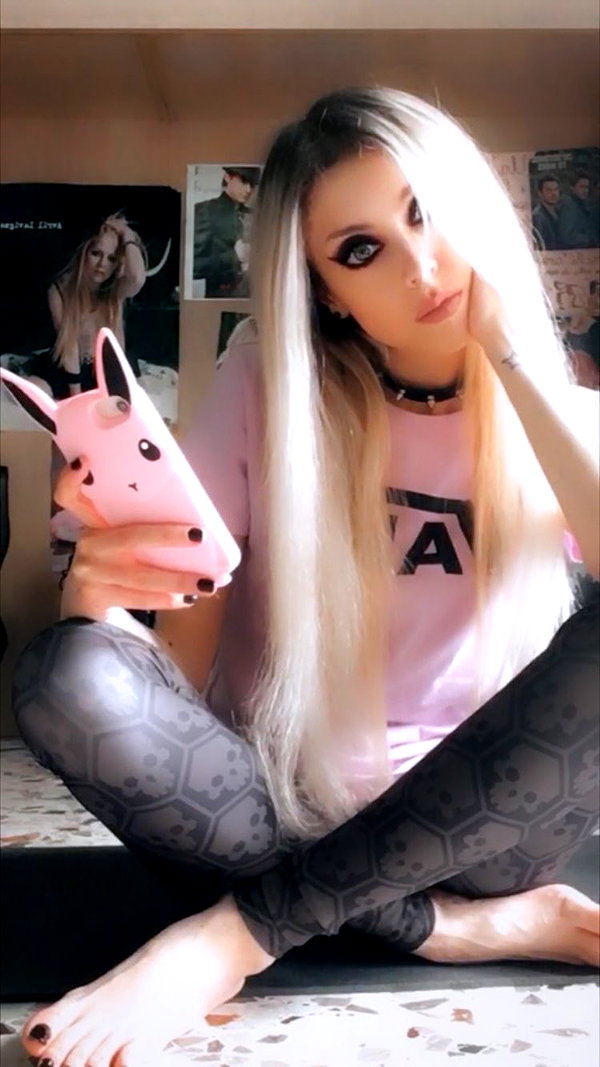 roxiechelon2 archive image