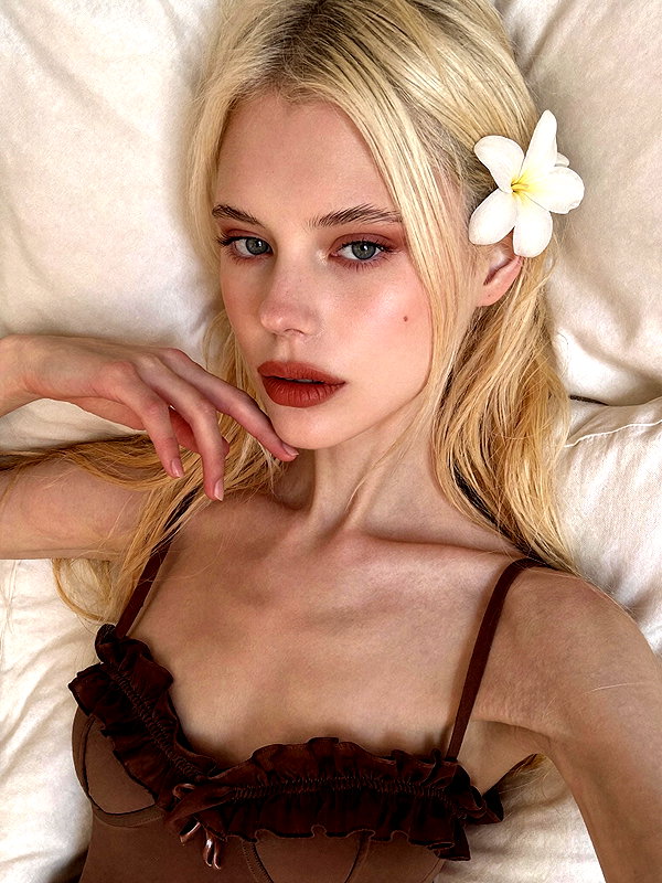 alisen.mari instagram image archive image