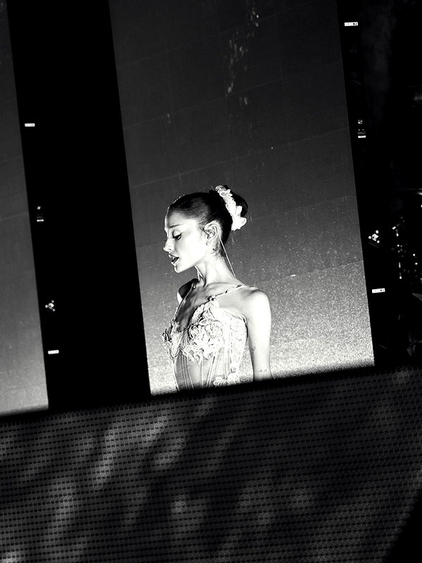 arianagrande instagram image archive image