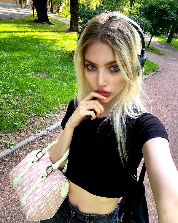 anya4everr instagram image archive image