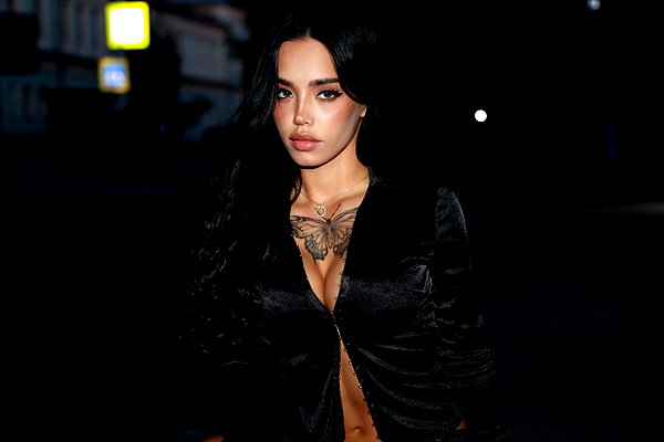lyna_com2000 instagram image archive image