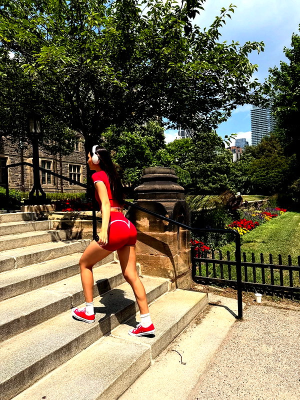 cait.knight instagram image archive image