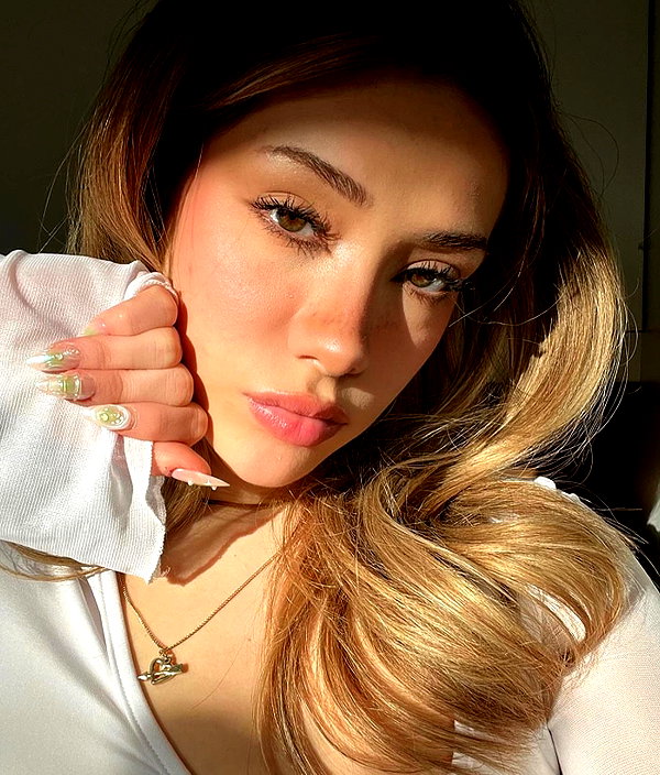 baddiesessence instagram image archive image