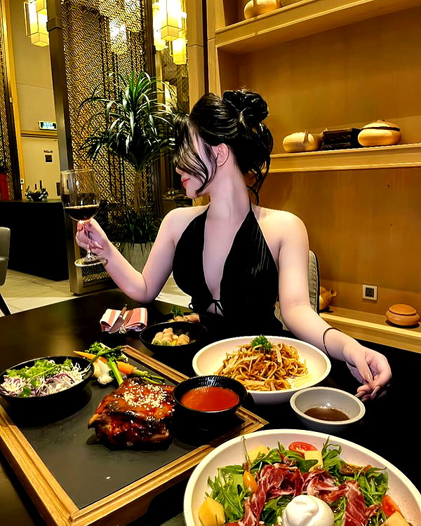 lyhythuedoxinh instagram image archive image