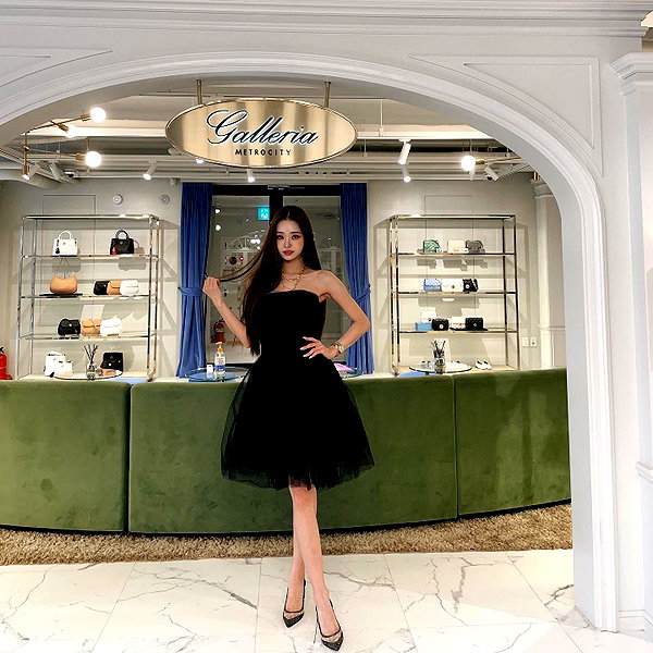 dear.zia instagram image archive image