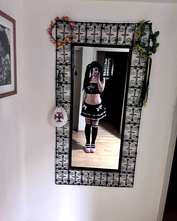 Archived image from @hellokittyangel666 on Instagram