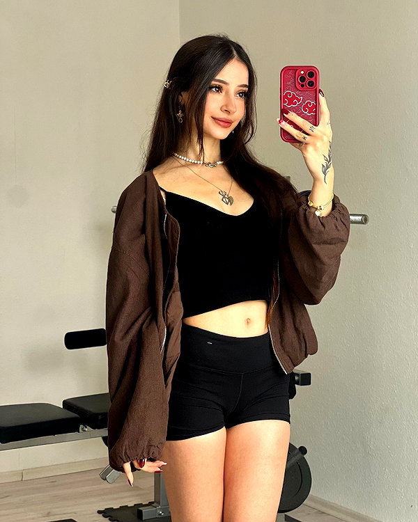 cata.leyah instagram image archive image