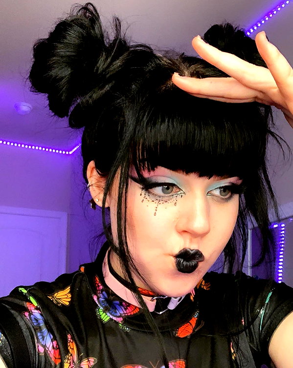 yeahimcaroline instagram image archive image