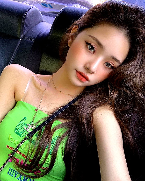 dear.zia instagram image archive image