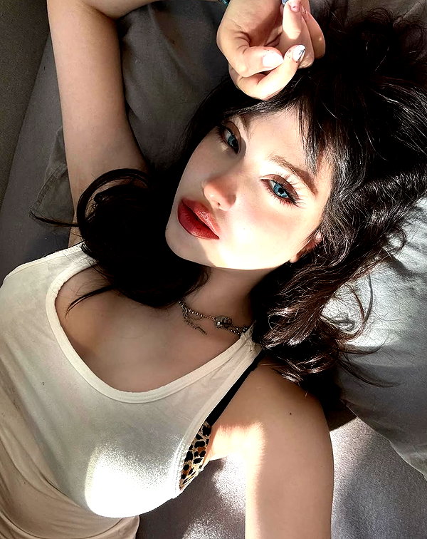 baddiesessence instagram image archive image