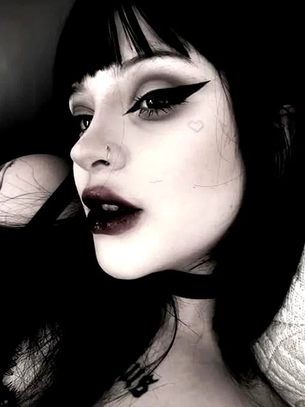 chica.niebla instagram image archive image