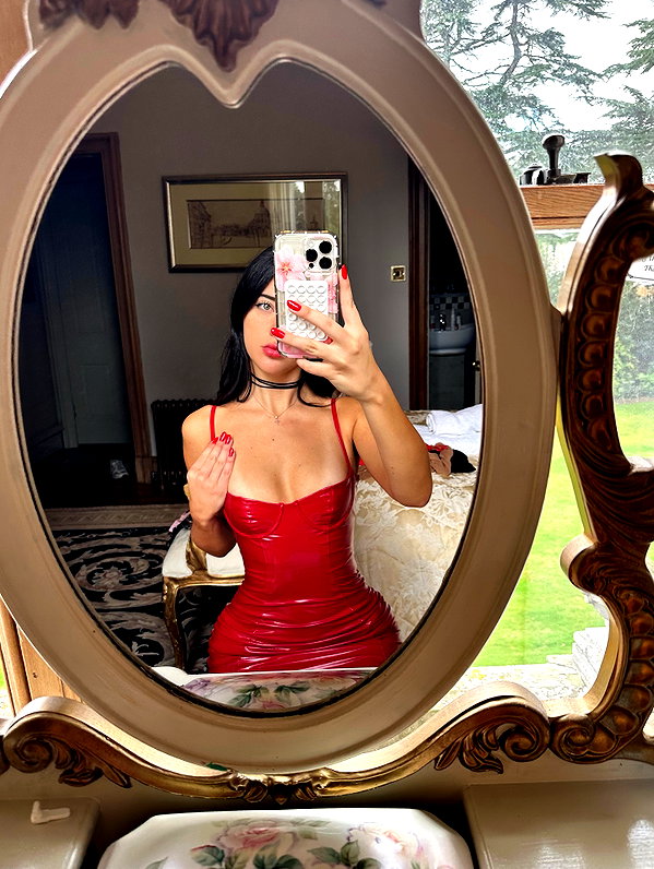vanessa.rhd instagram image archive image