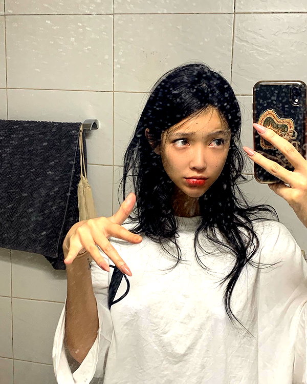 Archived image from @heroineseen on Instagram
