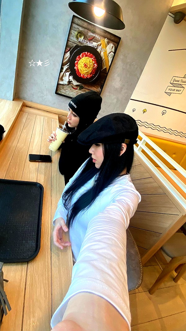 Archived image from @hamixx_ on Instagram