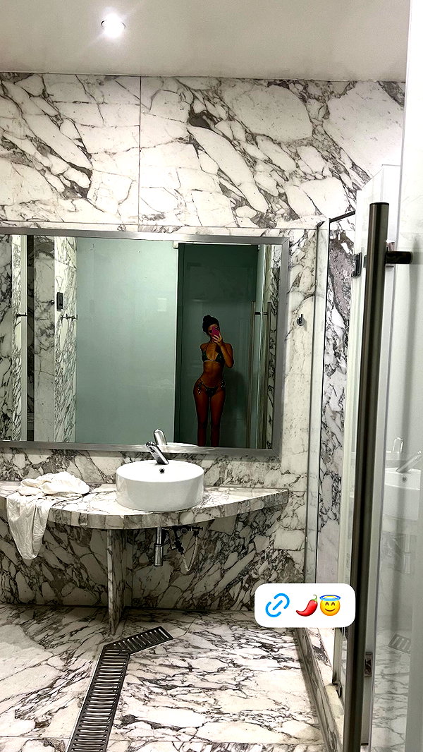 vanessa.rhd instagram image archive image