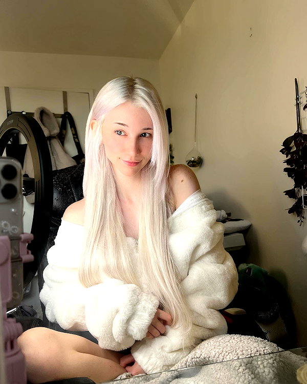 danielle.mercedie instagram image archive image