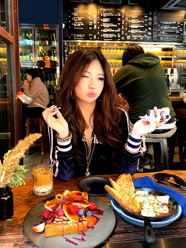 joycee.e instagram image archive image