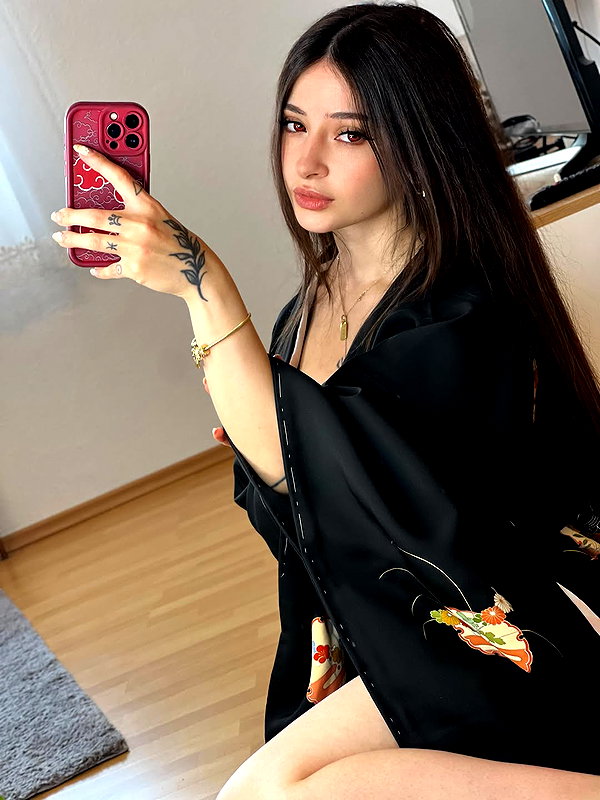 cata.leyah instagram image archive image