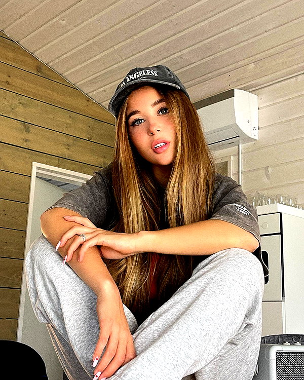 enikeeva_aliya instagram image archive image