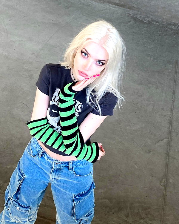 alien.hanna instagram image archive image