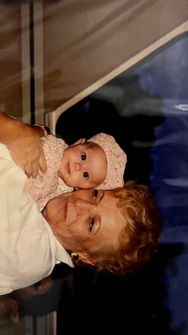 arianagrande instagram image archive image