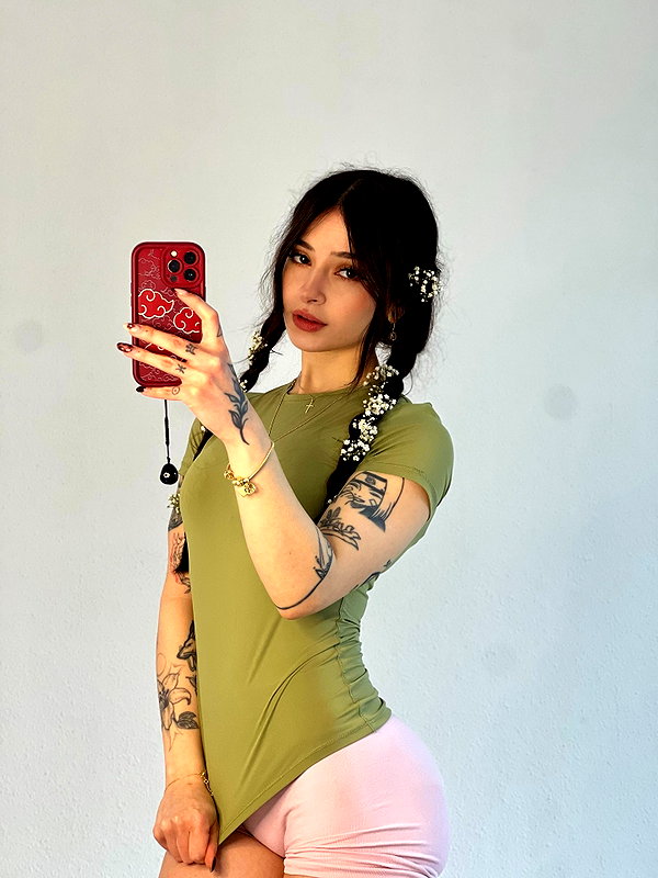 cata.leyah instagram image archive image