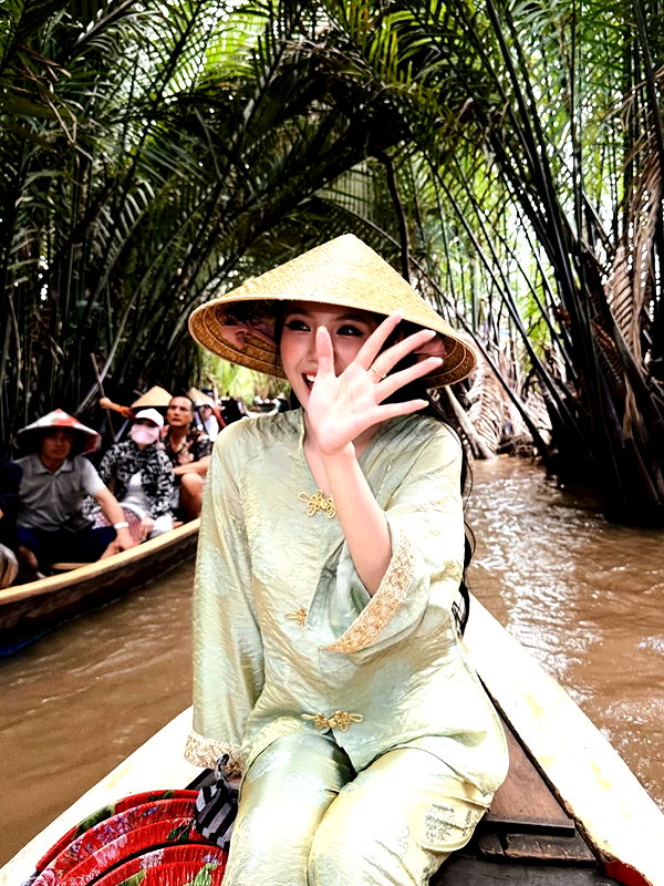 lyhythuedoxinh instagram image archive image