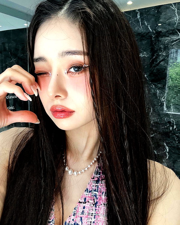 dear.zia instagram image archive image