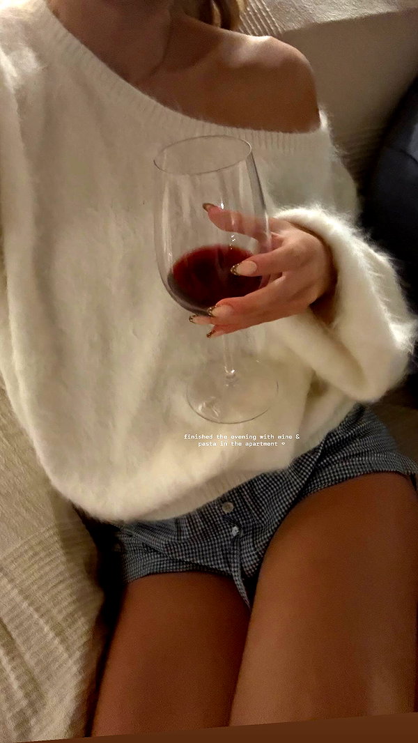 hollyjai archive image