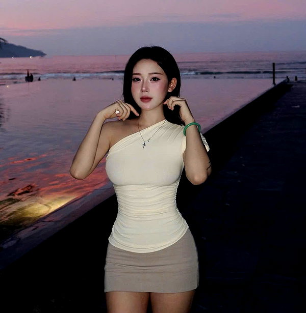 lyhythuedoxinh instagram image archive image