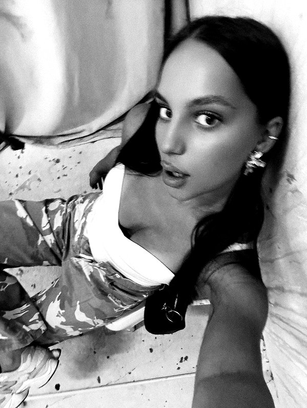 ariana_vomi instagram image archive image