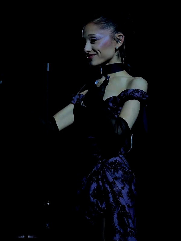 arianagrande instagram image archive image