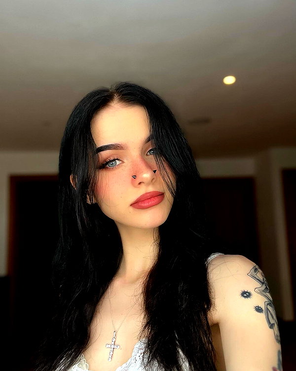 alice_hez instagram image archive image
