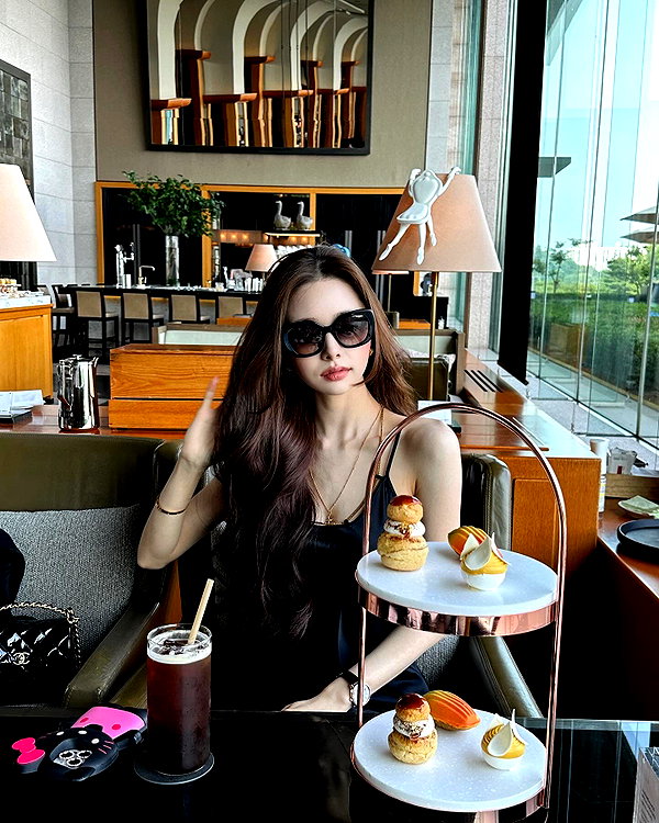 dear.zia instagram image archive image