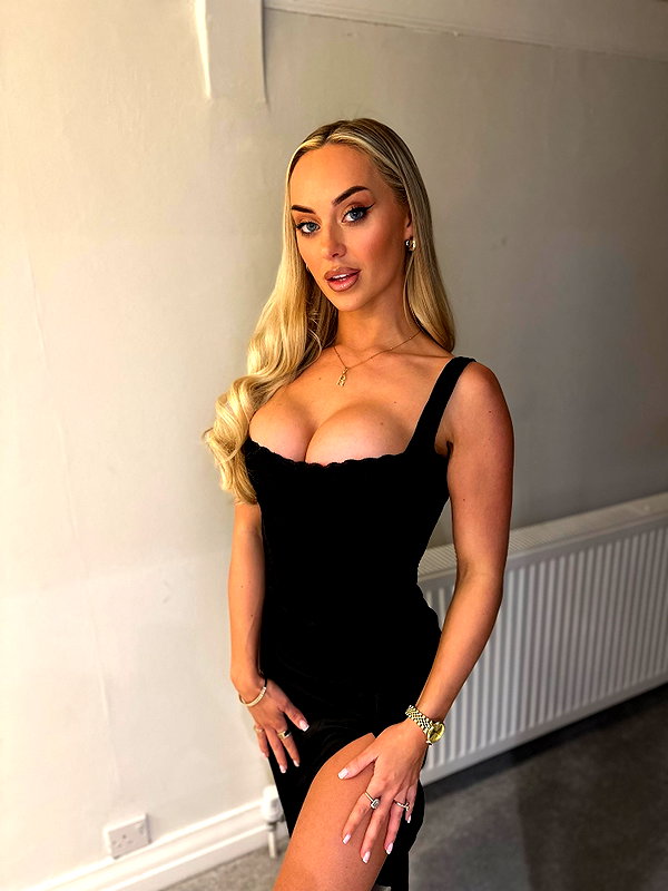 rhiannonbluee instagram image archive image