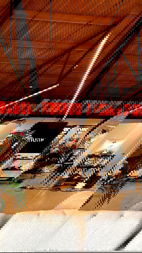 leonanaomii image ~ Altpins