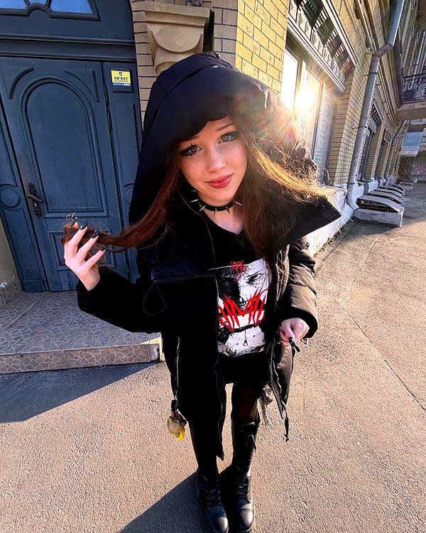 tiny.eviluv instagram image archive image
