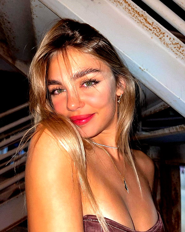maya.keyy instagram image archive image