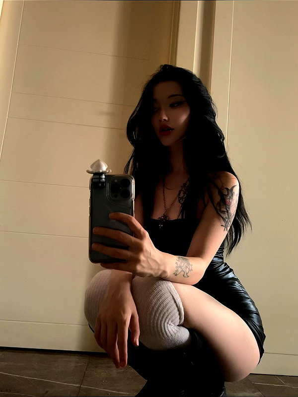 madamist_ instagram image archive image