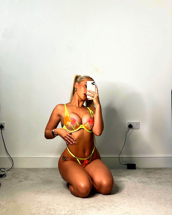 rhiannonbluee instagram image archive image